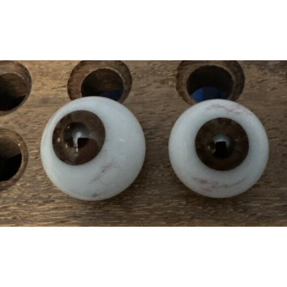 Doll Eyes 22 mm Solid Glass Round Shaped in Brown By Playhouse - Picture 1 of 6